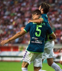 Samuel y Valiente celebran un gol || Foto: Real Valladolid