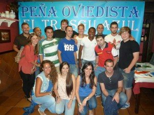 La peña Trasgu Azul, en un acto