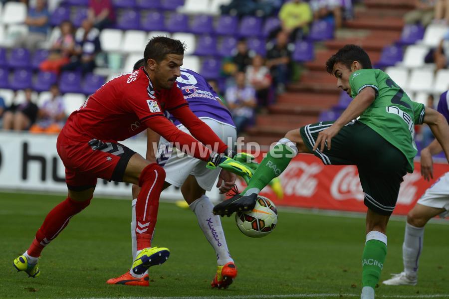 Javi Varas en la acción del penalti