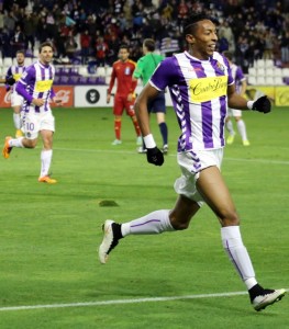 Mojica celebra el gol ante Óscar Foto: Real Valladolid