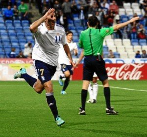 Joselu celebra un gol ante el Albacete || Foto: Huelva Buenas Noticias