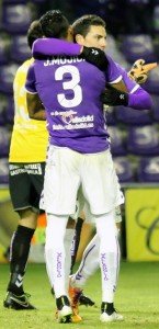 Mojica y Óscar se abrazan Foto: Real Valladolid