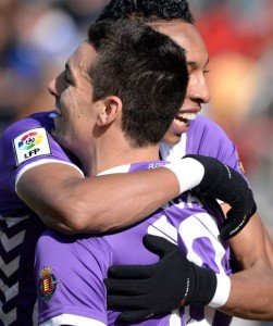 Mojica abraza a Óscar Foto: Real Valladolid