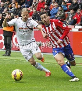 Jony intenta zafarse de un rival