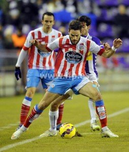 Lolo protege el balón