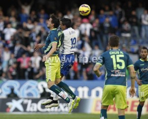 André Leão salta a por un balón dividido || Foto: lfp.es