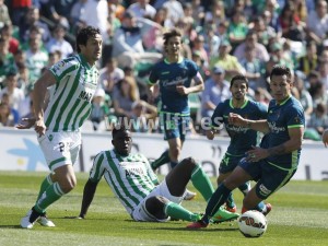 Hernán y Rodas luchan por un balón || Foto: lfp.es