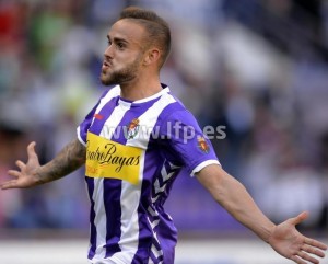 Roger celebra el gol ante el Mirandés