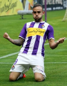 Roger celebra un gol || Foto: Real Valladolid