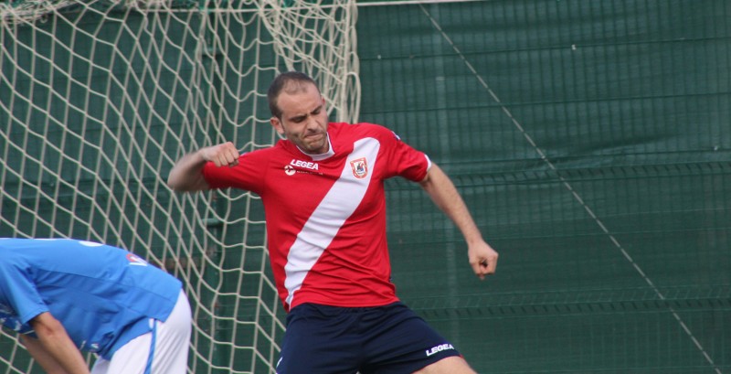 Cristian celebra el empate del Simancas || Foto: Rosa M. Martín