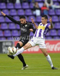 Optimistas, aunque realistas 1 Hernán Pérez pelea un balón