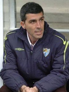 Muñiz en el banquillo del Málaga || Foto: Goal
