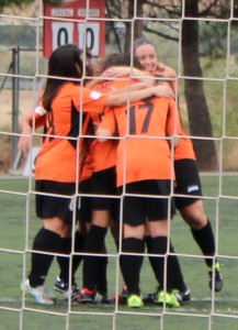 Celebración del gol de Tania Foto: Víctor Álvarez