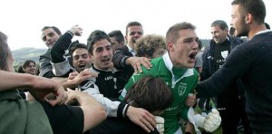 Los jugadores del Lealtad celebrando el ascenso hace dos años || Foto: El Comercio