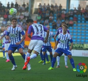 Moyano cabecea un balón