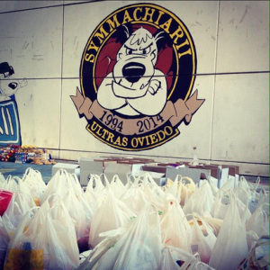 Recogida de alimentos || Foto: Symmachiarii 1994