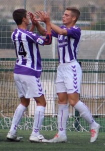 Jorge y Manu, del Real Valladolid, celebran un gol Foto: Víctor Álvarez