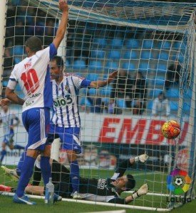 Yuri protesta el gol anulado a la Ponferradina