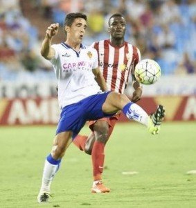 Marc Bertrán controla un balón || Foto: Real Zaragoza