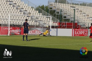 Hugo Eyre detiene el penalti contra el Mirandés || Foto: La Liga