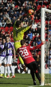 Kepa atrapa un balón Foto: Real Valladolid