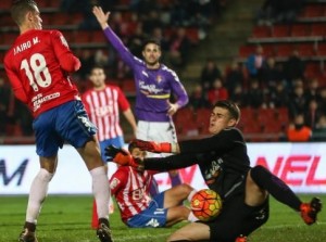 Kepa desbarata una ocasión de Jairo || Foto: LFP