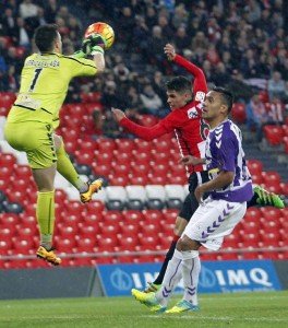 Kepa atrapa un balón || Foto: Real Valladolid