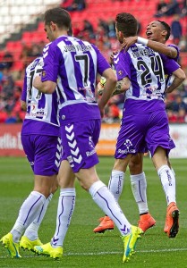 Los jugadores del Pucela celebran el gol Foto: LFP