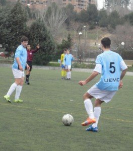 Repiso da un pase a Carlos || Foto: Sergio Sanz