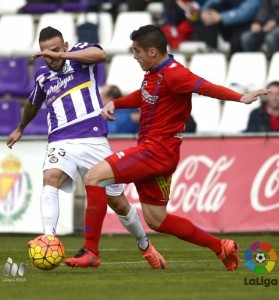 Roger pelea un balón