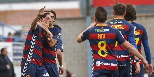 Los jugadores del Llagostera celebran un gol || Foto: Ara