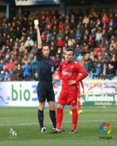 El numantino Luis Valcarce recibe una amarilla