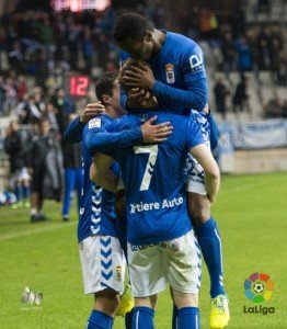 El Oviedo celebra un tanto en su estadio || Foto: LFP