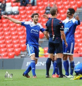 Gaffoor y Néstor protestan el penalti