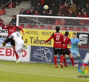 Regalón remata a portería