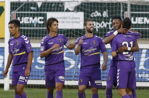 Guzmán y Mojica celebran un gol ante sus compañeros, en el partido de pretemporada ante el Zamora Foto: El Norte de Castilla