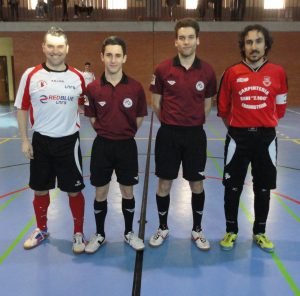 Richi, a la izquierda, en su último partido