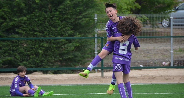 Los jugadores del Pucela celebran un gol
Foto: Juan Postigo