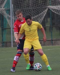César, del Simancas, presiona a Jony, del Laguna || Foto: Rosa M. Martín