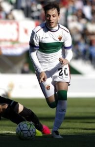 Javier Espinosa corre tras el balón || Foto: LFP