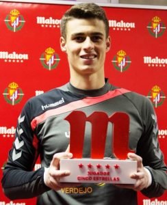 Kepa, con el galardón que otorga Mahou Foto: Real Valladolid