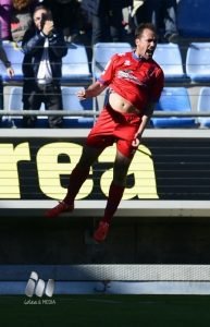 Unai medina celebra un gol