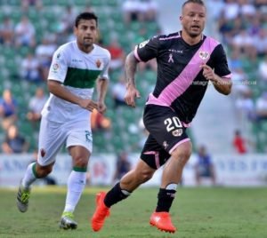 Ebert persigue un balón el pasado domingo Foto: Rayo Vallecano
