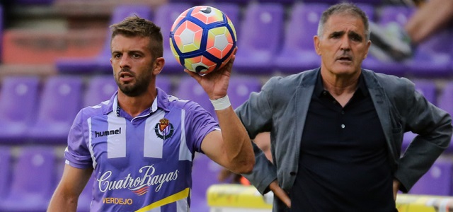 Balbi, con Herrera detrás || Foto: Real Valladolid