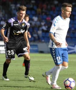 Drazic persigue a Aarón || Foto: LFP