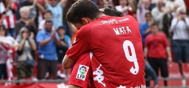 Sandaza y Mata festejan un gol juntos || Foto: Marca