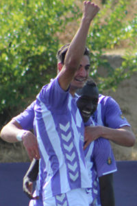 Juan y Sinisterra celebran un gol Foto: Víctor Álvarez