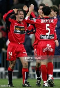 Jonathan celebra el gol que supuso la eliminación de Copa del Madrid en la 2004/05