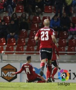 Maikel Mesa celebra el tanto que puso fin a la mala racha del Mirandés || Foto: La Liga