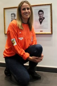 Una sonrisa perenne y el sueño de pitar en Primera 1 Esther Martín